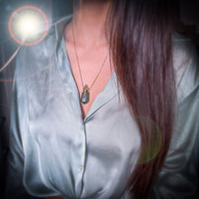 Charger l'image dans la galerie, 'Sybille' collier fiole - Fluorite Verte