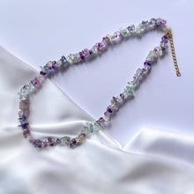 Charger l'image dans la galerie, 'Namaka' collier court - Fluorite multicolore