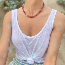 Lade das Bild in den Galerie-Viewer, 'Namaka' collier court - Quartz Fraise