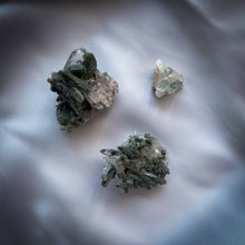 Charger l'image dans la galerie, Druse - Quartz Chlorite