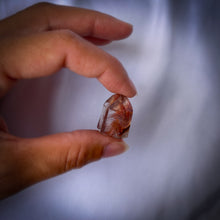 Charger l'image dans la galerie, Pointe - Quartz Amphibole (qualité Extra)