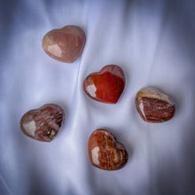 Charger l'image dans la galerie, Talisman Cœur - Bois Fossile