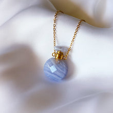 Charger l'image dans la galerie, 'Océane' collier fiole - Calcédoine