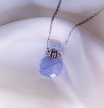 Charger l'image dans la galerie, 'Océane' collier fiole - Calcédoine