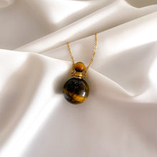 Charger l'image dans la galerie, 'Terra' collier fiole - Oeil de tigre