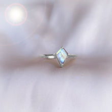 Charger l'image dans la galerie, 'Diane' bague - Labradorite