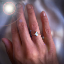 Charger l'image dans la galerie, 'Diane' bague - Labradorite