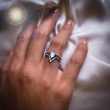 Charger l'image dans la galerie, 'Diane' bague - Pierre de Lune Bleue