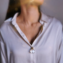 Charger l'image dans la galerie, 'Lucina' sautoir fiole - Cristal de Roche