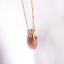 Charger l'image dans la galerie, 'Artémis' collier fiole - Quartz Fraise