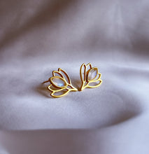 Charger l'image dans la galerie, 'Padmâ' boucles d'oreilles - Pierre de Lune Bleue