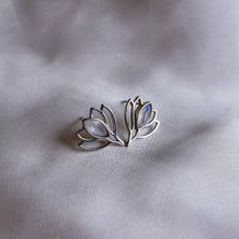 Charger l'image dans la galerie, 'Padmâ' boucles d'oreilles - Pierre de Lune Bleue