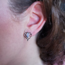 Charger l'image dans la galerie, 'Padmâ' boucles d'oreilles - Pierre de Lune Bleue