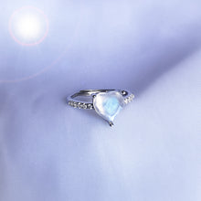 Charger l'image dans la galerie, 'Anahata' bague - Pierre de Lune Bleue