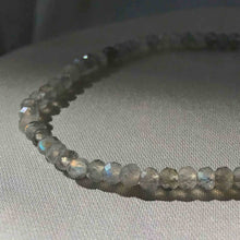Charger l'image dans la galerie, 'Théia' Bracelet - Labradorite