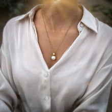Charger l&#39;image dans la galerie, &#39;Ondine&#39; collier fiole - Nacre
