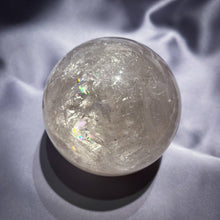 Charger l&#39;image dans la galerie, Sphère - Cristal de roche
