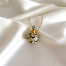 Charger l&#39;image dans la galerie, &#39;Terra&#39; collier fiole - Jaspe Dalmatien
