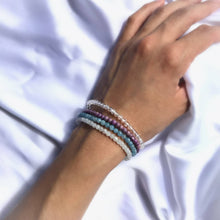 Lade das Bild in den Galerie-Viewer, &#39;Vénus&#39; Bracelet - Cristal de Roche Craquelé
