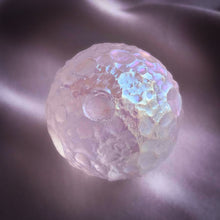 Lade das Bild in den Galerie-Viewer, Sphère Pleine Lune - Cristal de roche Angel Aura
