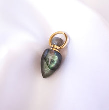 Charger l&#39;image dans la galerie, &#39;Gaïa&#39; pendentif fiole - Labradorite
