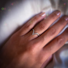 Lade das Bild in den Galerie-Viewer, &#39;Callisto&#39; bague
