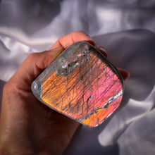 Lade das Bild in den Galerie-Viewer, Forme libre polie - Labradorite Violette et Sunset (rare)
