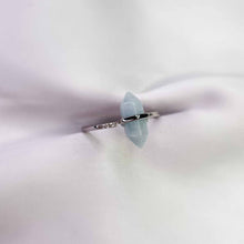 Lade das Bild in den Galerie-Viewer, &#39;Séléné&#39; bague - Aigue Marine
