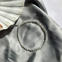 Charger l&#39;image dans la galerie, &#39;Vénus&#39; Bracelet - Pierre de Lune Bleue
