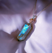 Lade das Bild in den Galerie-Viewer, &#39;Freya&#39; sautoir fiole - Labradorite
