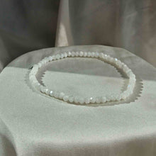 Charger l&#39;image dans la galerie, &#39;Théia&#39; Bracelet - Pierre de Lune Bleue
